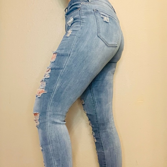 Almost Famous Distressed Jeans - Picture 5 of 5
